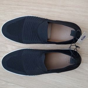 Women' Black Slip on Shoes, NWT. Sz. 8